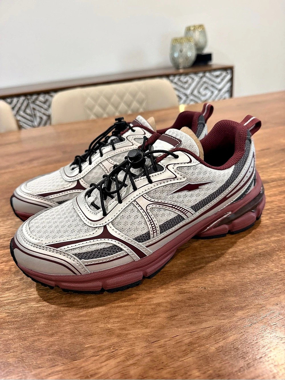 Avia Women's Fashion Bungee Sneakers-Silver/Maroon- Size 6W brand new no box